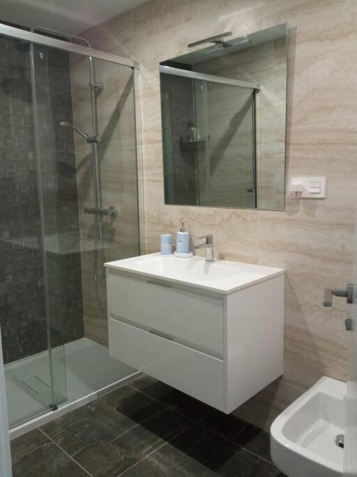 Apartamento La Estacion Con Terraza Gijon Bagian luar foto